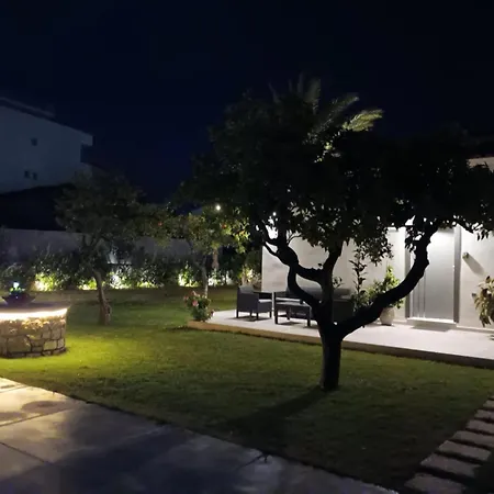 Villa Eden's Garden Next To The Sea! *