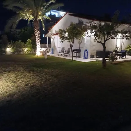 Villa Eden's Garden Next To The Sea! Kalamata